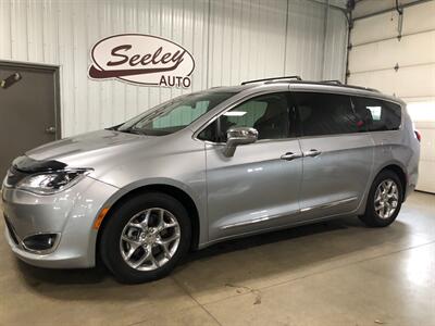2017 Chrysler Pacifica Limited - Photo 2 - Saint Louis, MI 48880-9800