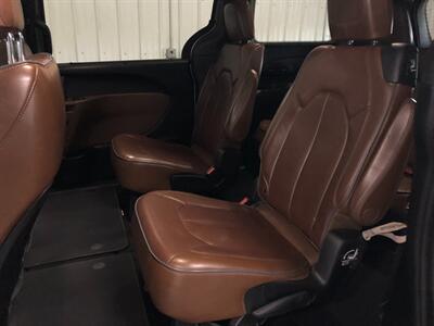2017 Chrysler Pacifica Limited - Photo 15 - Saint Louis, MI 48880-9800