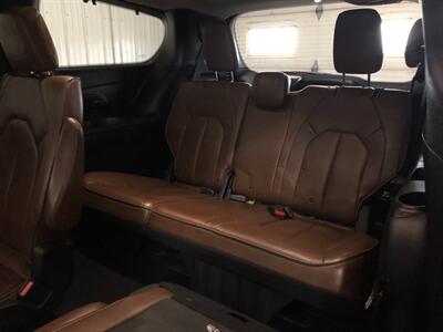 2017 Chrysler Pacifica Limited - Photo 16 - Saint Louis, MI 48880-9800