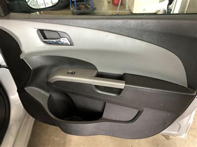 2019 Chevrolet Sonic Premier Auto   - Photo 17 - Saint Louis, MI 48880-9800