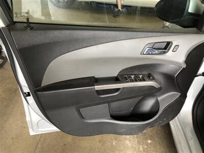 2019 Chevrolet Sonic Premier Auto   - Photo 19 - Saint Louis, MI 48880-9800