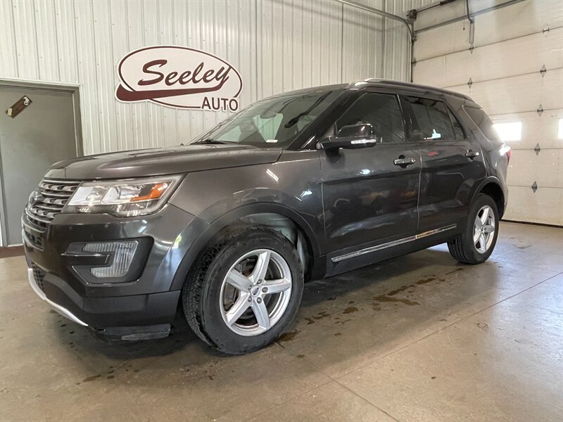 2016 Ford Explorer XLT   - Photo 1 - Saint Louis, MI 48880-9800