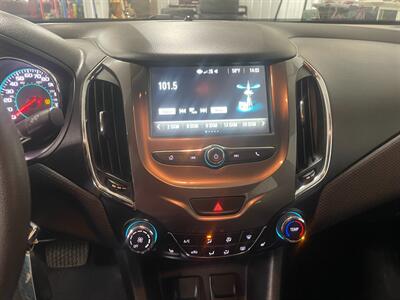 2017 Chevrolet Cruze LT Auto   - Photo 13 - Saint Louis, MI 48880-9800