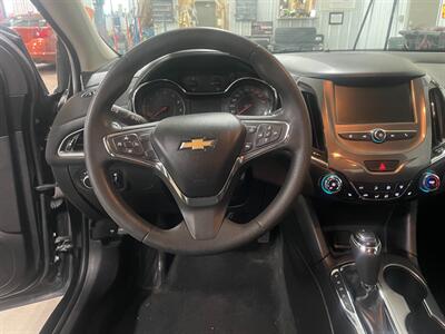 2017 Chevrolet Cruze LT Auto   - Photo 8 - Saint Louis, MI 48880-9800