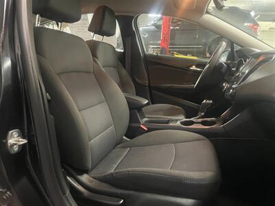 2017 Chevrolet Cruze LT Auto   - Photo 17 - Saint Louis, MI 48880-9800