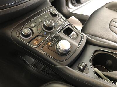 2016 Chrysler 200 S   - Photo 12 - Saint Louis, MI 48880-9800