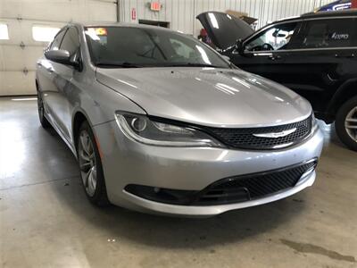 2016 Chrysler 200 S   - Photo 4 - Saint Louis, MI 48880-9800