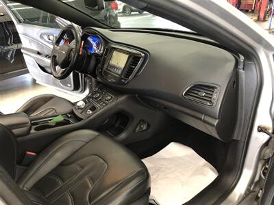 2016 Chrysler 200 S   - Photo 19 - Saint Louis, MI 48880-9800