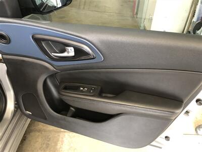 2016 Chrysler 200 S   - Photo 20 - Saint Louis, MI 48880-9800