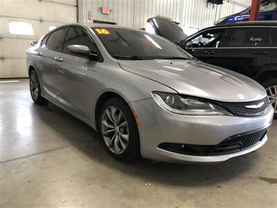 2016 Chrysler 200 S   - Photo 5 - Saint Louis, MI 48880-9800