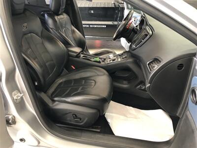 2016 Chrysler 200 S   - Photo 18 - Saint Louis, MI 48880-9800