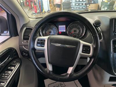 2015 Chrysler Town and Country Touring-L   - Photo 8 - Saint Louis, MI 48880-9800