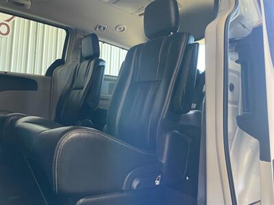 2015 Chrysler Town and Country Touring-L   - Photo 16 - Saint Louis, MI 48880-9800