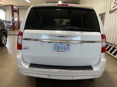 2015 Chrysler Town and Country Touring-L   - Photo 24 - Saint Louis, MI 48880-9800