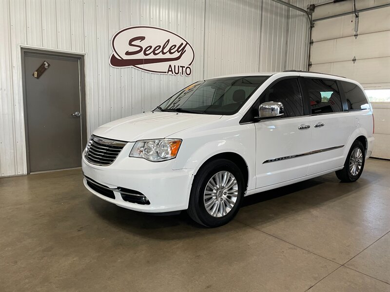 2015 Chrysler Town and Country Touring-L   - Photo 1 - Saint Louis, MI 48880-9800