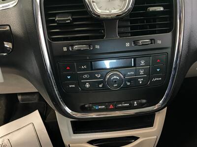 2015 Chrysler Town and Country Touring-L   - Photo 13 - Saint Louis, MI 48880-9800