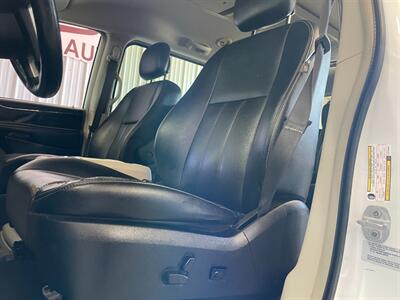 2015 Chrysler Town and Country Touring-L   - Photo 15 - Saint Louis, MI 48880-9800