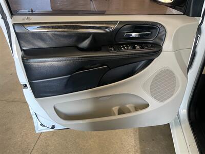 2015 Chrysler Town and Country Touring-L   - Photo 20 - Saint Louis, MI 48880-9800