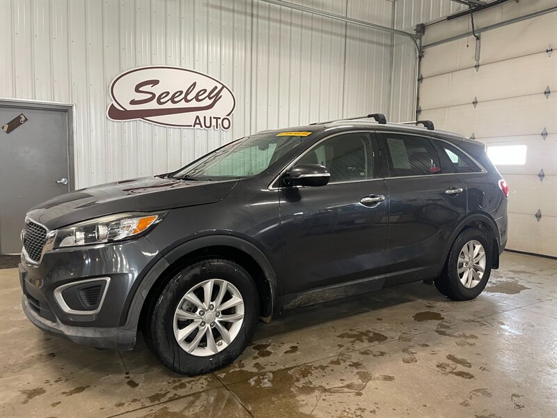 2017 Kia Sorento L   - Photo 1 - Saint Louis, MI 48880-9800