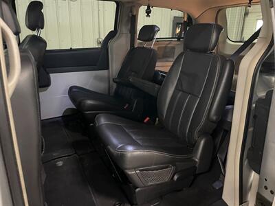 2010 Chrysler Town and Country Touring Plus   - Photo 14 - Saint Louis, MI 48880-9800