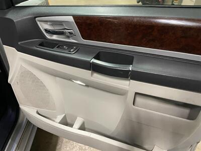 2010 Chrysler Town and Country Touring Plus   - Photo 20 - Saint Louis, MI 48880-9800