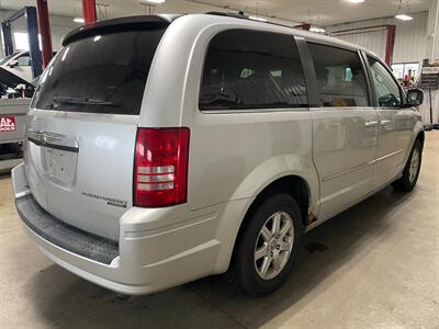 2010 Chrysler Town and Country Touring Plus   - Photo 6 - Saint Louis, MI 48880-9800