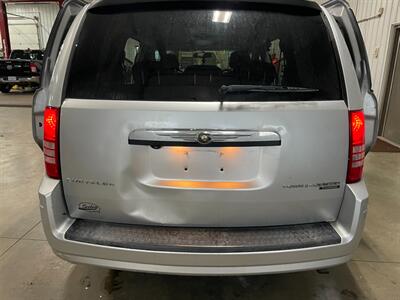 2010 Chrysler Town and Country Touring Plus   - Photo 22 - Saint Louis, MI 48880-9800