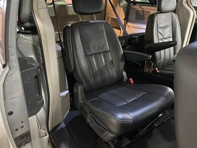 2010 Chrysler Town and Country Touring Plus   - Photo 16 - Saint Louis, MI 48880-9800