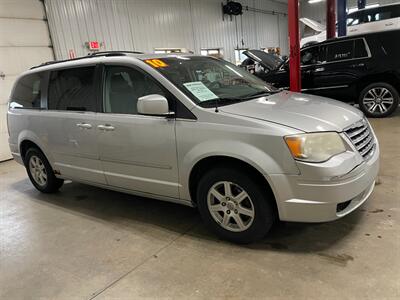 2010 Chrysler Town and Country Touring Plus   - Photo 5 - Saint Louis, MI 48880-9800