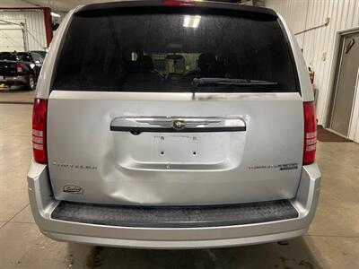 2010 Chrysler Town and Country Touring Plus   - Photo 7 - Saint Louis, MI 48880-9800