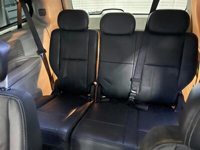 2010 Chrysler Town and Country Touring Plus   - Photo 17 - Saint Louis, MI 48880-9800