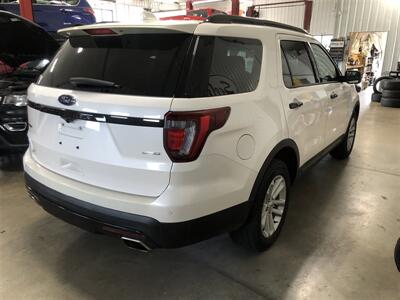 2017 Ford Explorer Sport   - Photo 6 - Saint Louis, MI 48880-9800