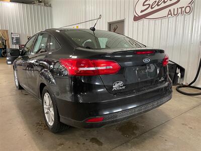 2015 Ford Focus SE   - Photo 3 - Saint Louis, MI 48880-9800