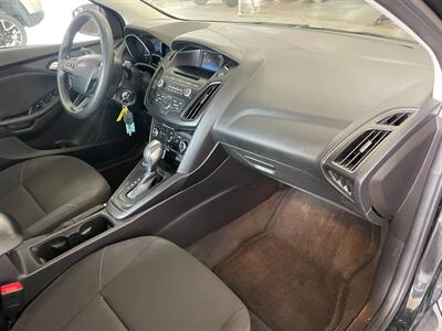 2015 Ford Focus SE   - Photo 18 - Saint Louis, MI 48880-9800