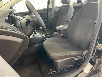 2015 Ford Focus SE   - Photo 14 - Saint Louis, MI 48880-9800