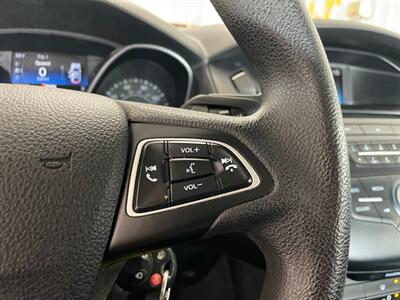 2015 Ford Focus SE   - Photo 11 - Saint Louis, MI 48880-9800