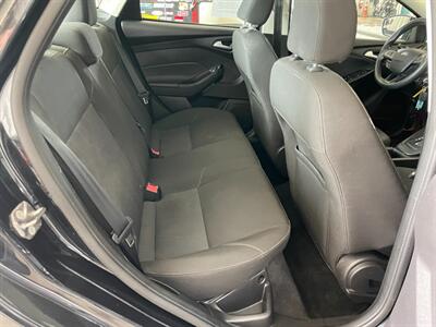 2015 Ford Focus SE   - Photo 17 - Saint Louis, MI 48880-9800