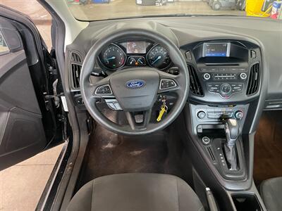 2015 Ford Focus SE   - Photo 8 - Saint Louis, MI 48880-9800