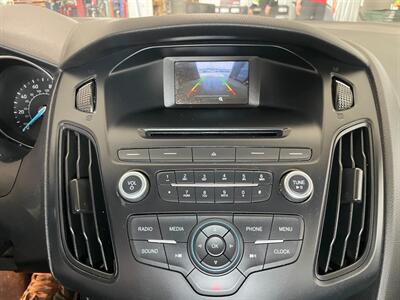 2015 Ford Focus SE   - Photo 13 - Saint Louis, MI 48880-9800