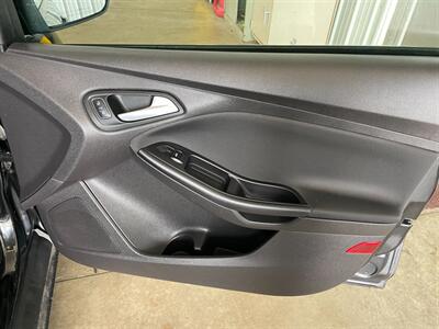 2015 Ford Focus SE   - Photo 20 - Saint Louis, MI 48880-9800