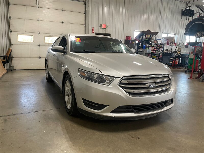 2017 Ford Taurus SEL - Photo 5 - Saint Louis, MI 48880-9800