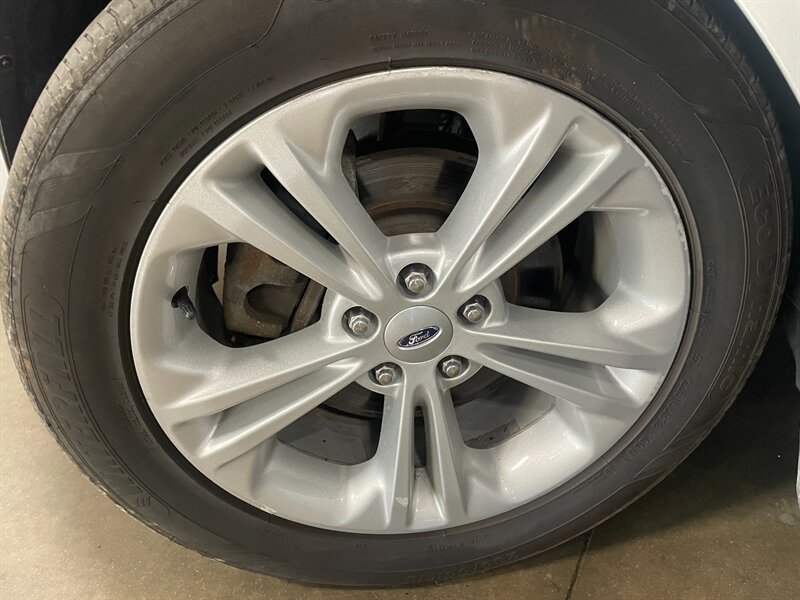 2017 Ford Taurus SEL - Photo 21 - Saint Louis, MI 48880-9800