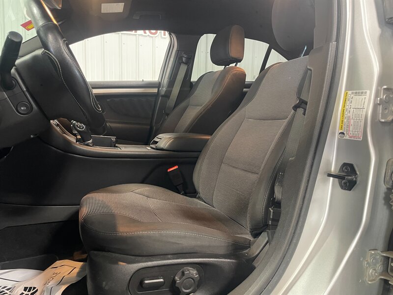 2017 Ford Taurus SEL - Photo 14 - Saint Louis, MI 48880-9800