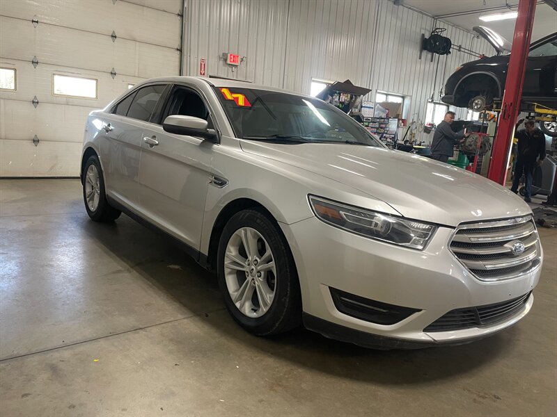 2017 Ford Taurus SEL - Photo 4 - Saint Louis, MI 48880-9800