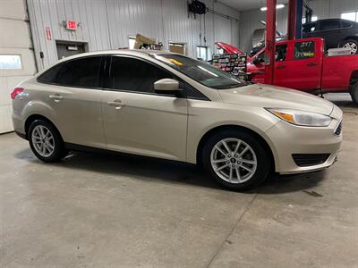 2018 Ford Focus SE - Photo 4 - Saint Louis, MI 48880-9800