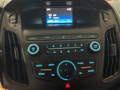 2018 Ford Focus SE - Photo 12 - Saint Louis, MI 48880-9800