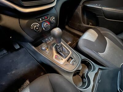 2014 Jeep Cherokee Sport - Photo 11 - Saint Louis, MI 48880-9800