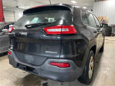 2014 Jeep Cherokee Sport - Photo 5 - Saint Louis, MI 48880-9800