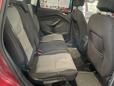 2017 Ford Escape SE   - Photo 17 - Saint Louis, MI 48880-9800