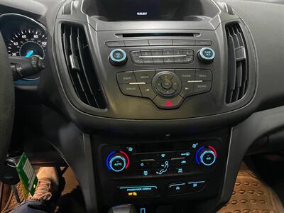 2017 Ford Escape SE   - Photo 13 - Saint Louis, MI 48880-9800